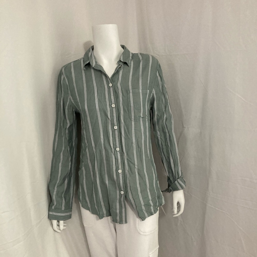 Beachlunchlounge button down blouse size small